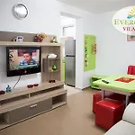 Apartamento Evergreen Două Mai