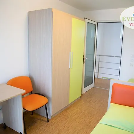 Evergreen Apartment *